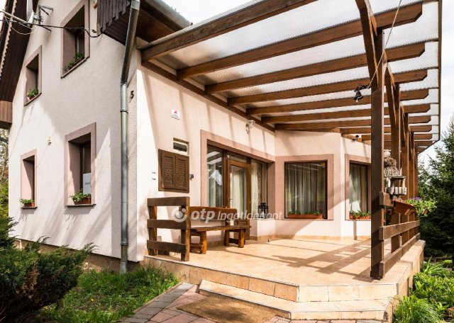 Eladó családi ház, Mátraszentimrén 159 M Ft, 9 szobás