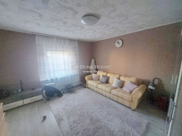 Eladó családi ház, Kerepesen 72.99 M Ft, 1 szobás