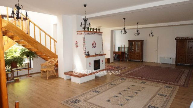 Eladó hotel, Gyöngyösön 396 M Ft, 23 szobás