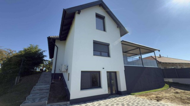 Eladó családi ház, Zalaszentgróton 139.9 M Ft, 5 szobás