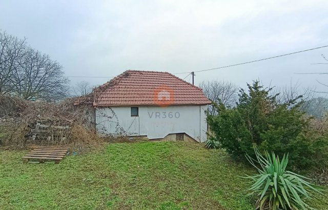 Eladó családi ház, Pécsett 24.9 M Ft, 1+1 szobás