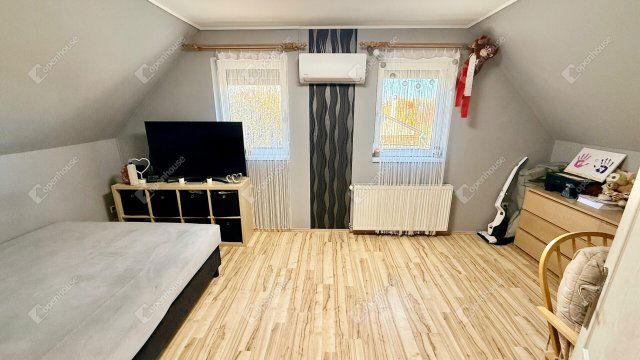 Eladó téglalakás, Üllőn 125 M Ft, 5 szobás