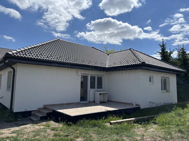 Eladó családi ház, Bicskén 100.5 M Ft, 3 szobás