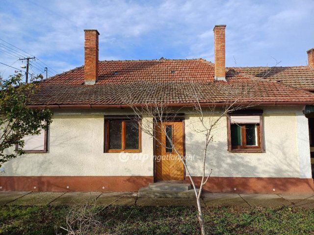 Eladó családi ház, Csanyteleken 8.8 M Ft, 2 szobás