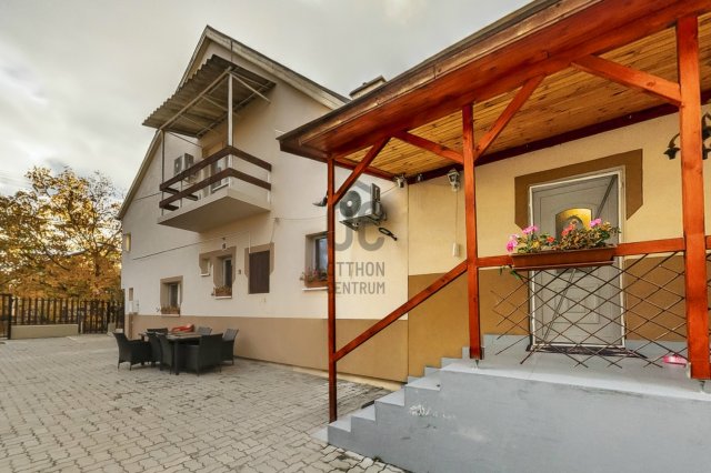 Eladó családi ház, Dunakeszin 149.9 M Ft, 8 szobás
