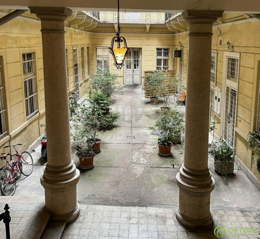 Eladó téglalakás, Budapesten, VI. kerületben, Nagymező utcában
