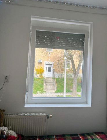 Eladó téglalakás, Komlón 21.5 M Ft, 2+1 szobás