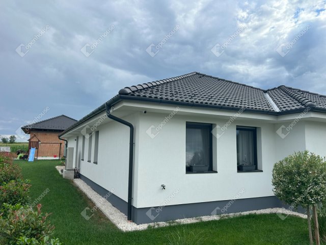 Eladó családi ház, Nagycenken 159 M Ft, 5 szobás