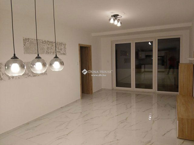 Eladó téglalakás, Hajdúszoboszlón 76 M Ft, 3 szobás