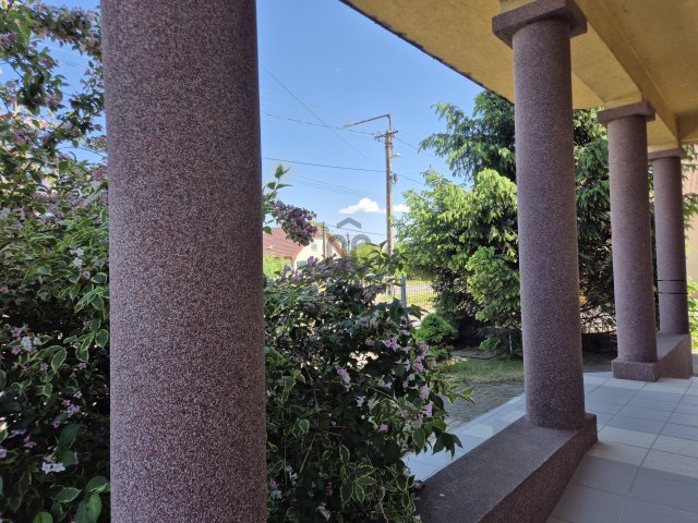Eladó iroda, Tiszafüreden 120 M Ft, 4 szobás