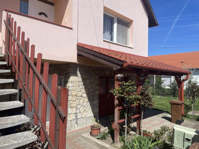 Eladó családi ház, Balatonfüreden 155 M Ft, 5+3 szobás