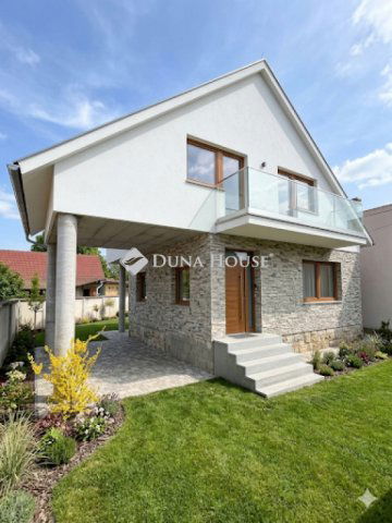 Eladó családi ház, Budapesten, III. kerületben 128.8 M Ft