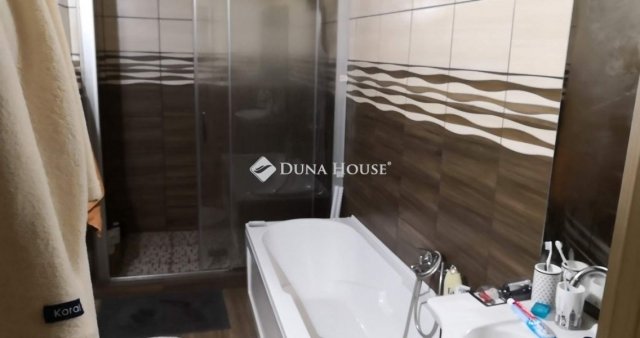 Eladó családi ház, Cegléden 64 M Ft, 4 szobás