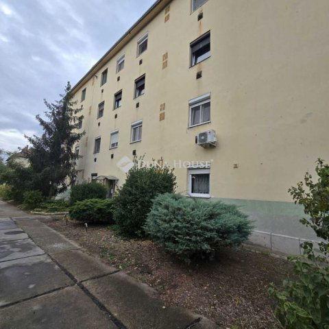 Eladó téglalakás, Kecskeméten 35.9 M Ft, 3 szobás