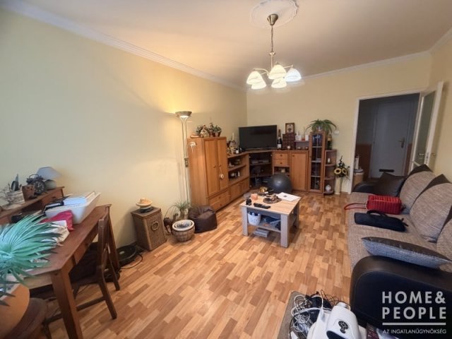 Eladó téglalakás, Szegeden 74 M Ft, 3 szobás