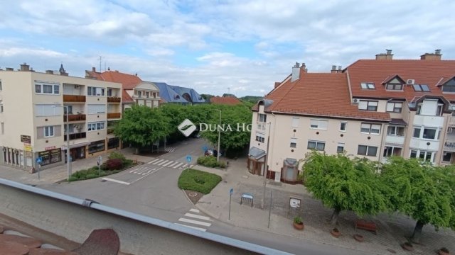 Eladó téglalakás, Mohácson 89.5 M Ft, 5 szobás