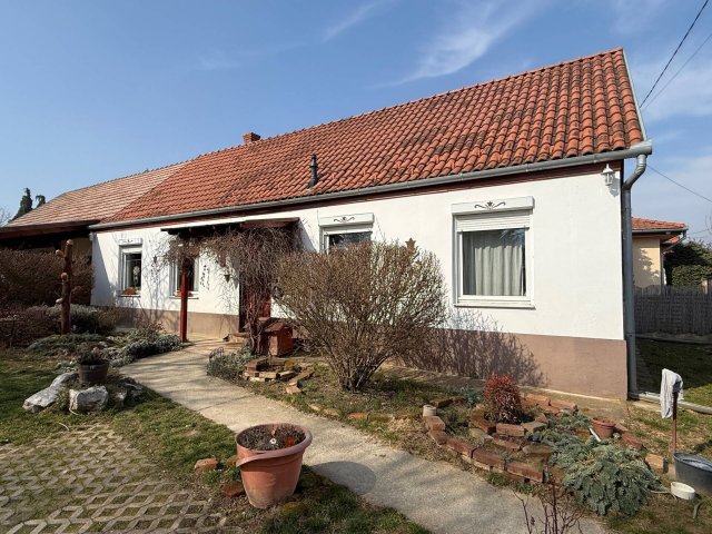 Eladó családi ház, Pogányon 79.9 M Ft, 3+1 szobás