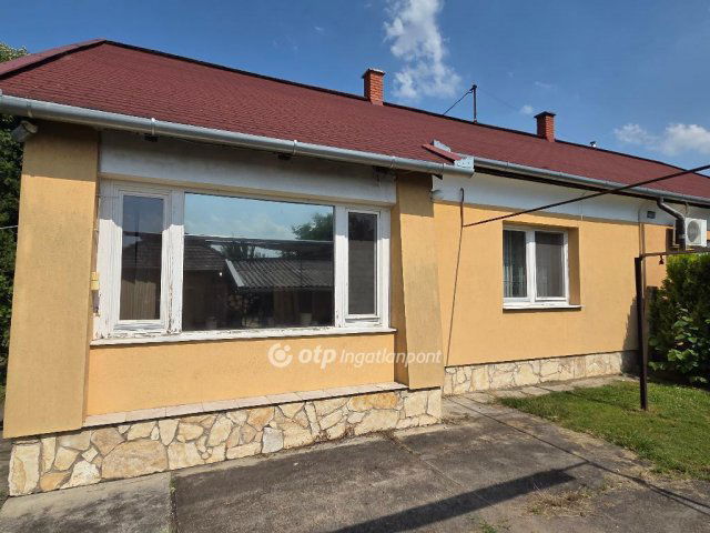 Eladó ikerház, Mezőhegyesen 31 M Ft, 5 szobás