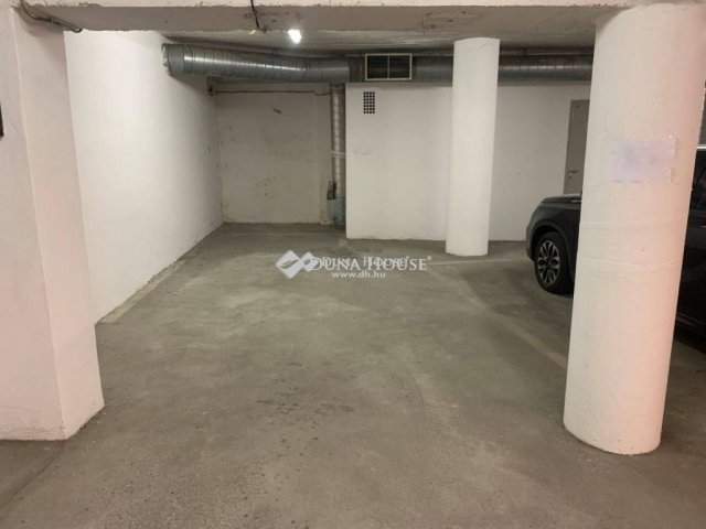Eladó garázs, Pécsett, Citrom utcában 4.7 M Ft