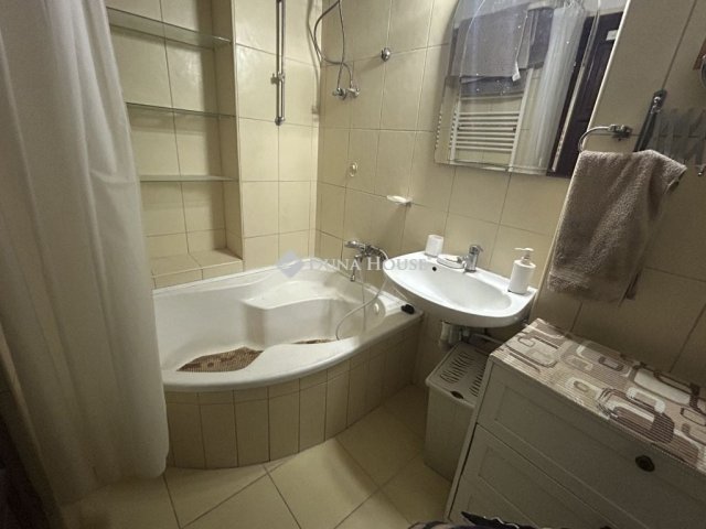 Eladó családi ház, Székesfehérvárott 71.99 M Ft, 6 szobás