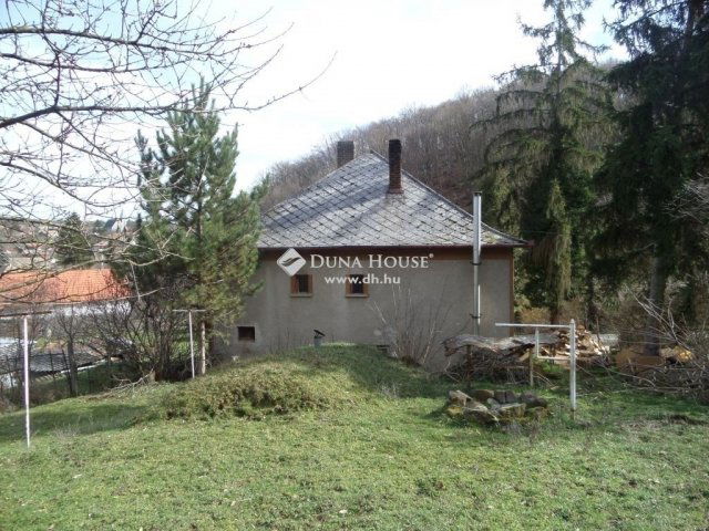 Eladó családi ház, Pécsett 46 M Ft, 4 szobás