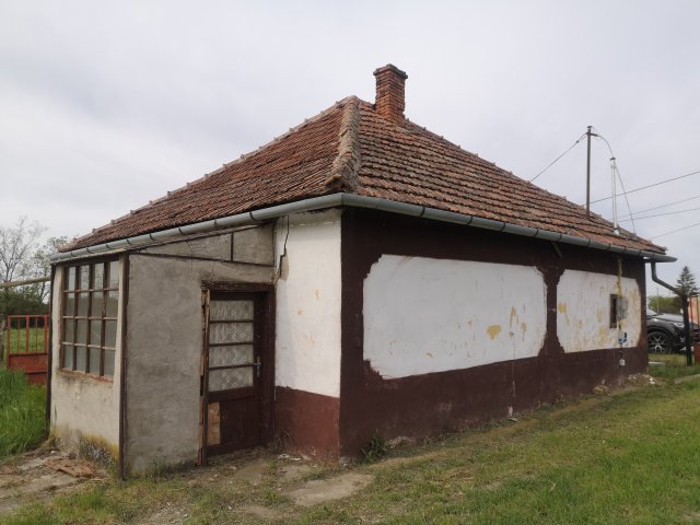 Eladó családi ház, Okányon 2.6 M Ft, 2 szobás