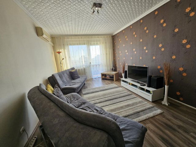 Eladó panellakás, Debrecenben 65.4 M Ft, 3 szobás