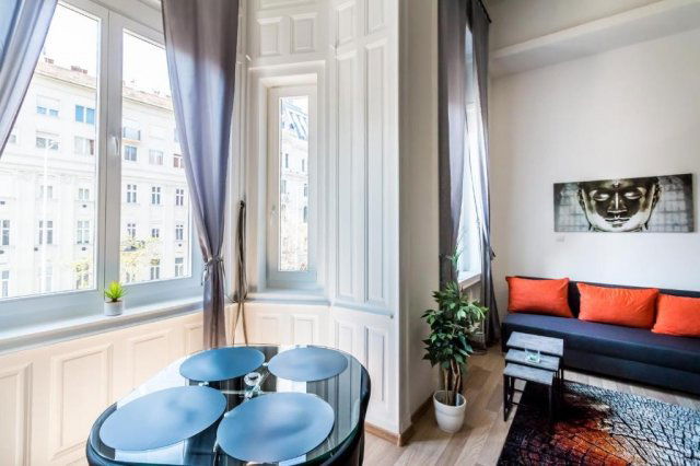 Eladó téglalakás, Budapesten, VI. kerületben 85.9 M Ft, 1 szobás