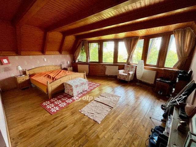 Eladó családi ház, Budakalászon 280 M Ft, 8 szobás