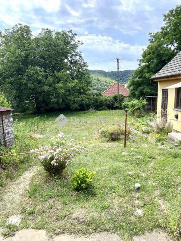 Eladó téglalakás, Pécsett 9.9 M Ft, 1 szobás