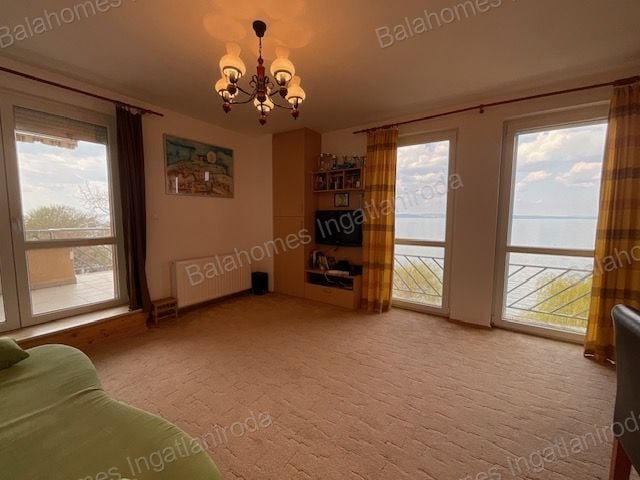 Eladó téglalakás, Siófokon 105 M Ft, 2 szobás