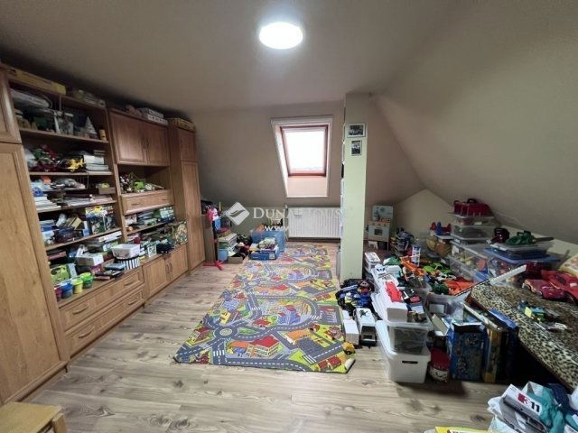 Eladó családi ház, Nyergesújfaluban 89.9 M Ft, 4 szobás