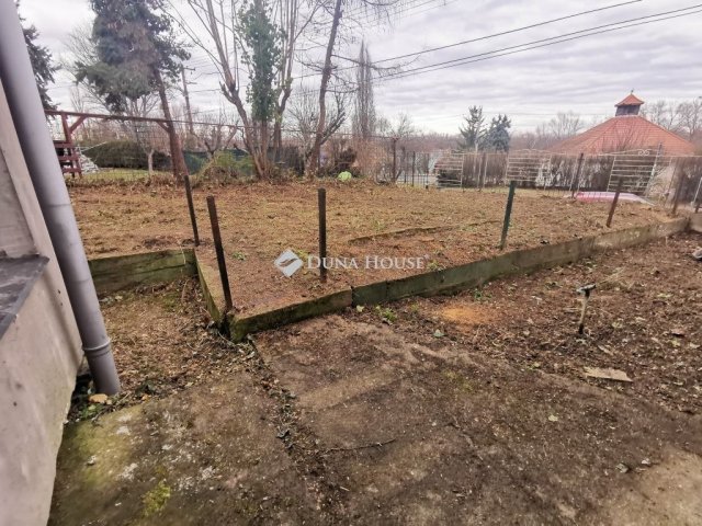 Eladó családi ház, Lábatlanon 23 M Ft, 3 szobás