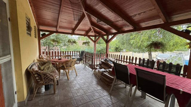 Eladó családi ház, Szigethalmon 141.99 M Ft, 7 szobás