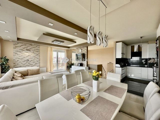 Eladó téglalakás, Pécsett 125 M Ft, 3 szobás