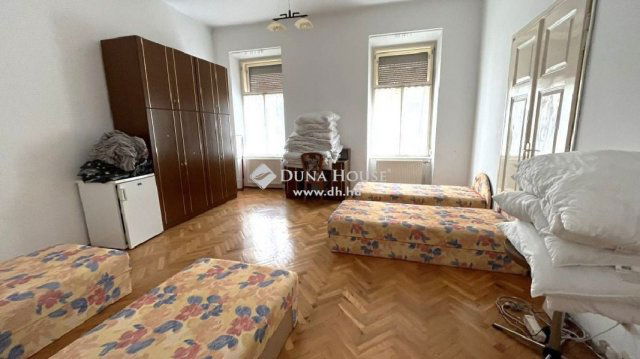 Eladó téglalakás, Szombathelyen 69 M Ft, 4 szobás