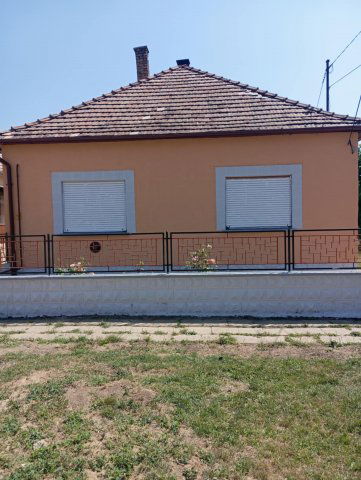 Eladó családi ház, Dombóváron 20.5 M Ft, 2 szobás
