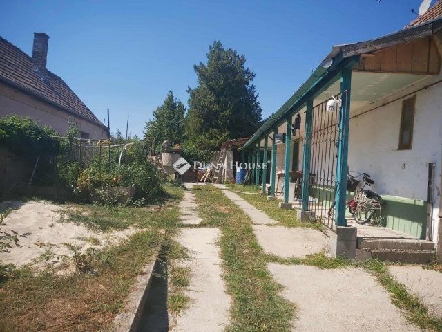 Eladó családi ház, Szigetújfalun 36 M Ft, 2 szobás
