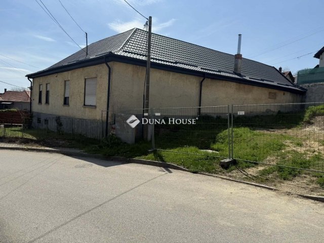 Eladó családi ház, Csolnokon 35 M Ft, 4 szobás