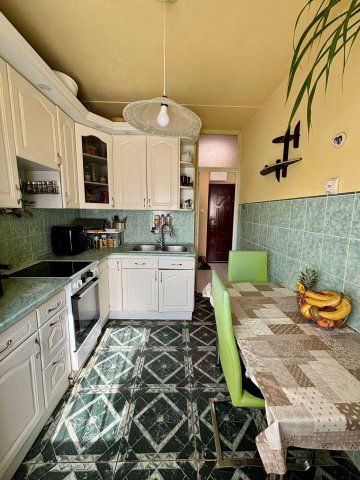 Eladó téglalakás, Pécsett 42.5 M Ft, 2+1 szobás