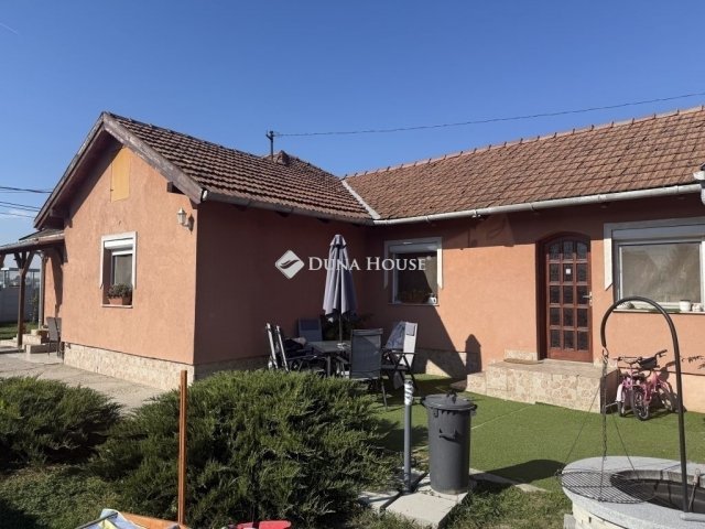 Eladó családi ház, Érden 88.8 M Ft, 4 szobás