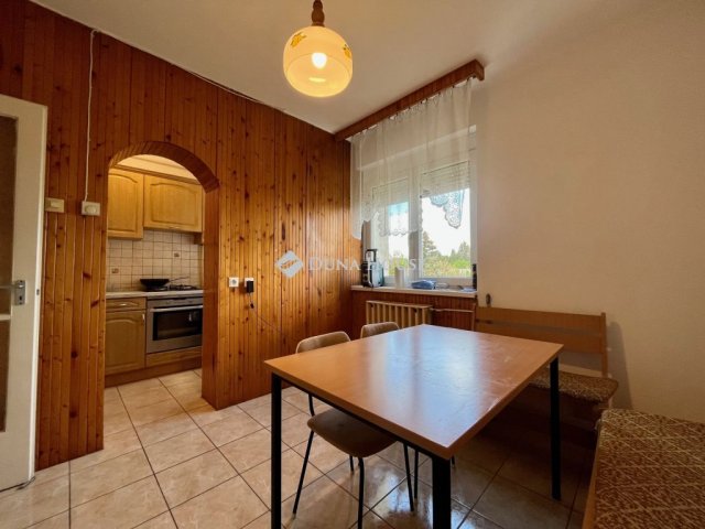 Eladó téglalakás, Balatonfüreden 89.9 M Ft, 6 szobás