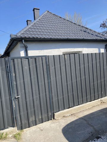 Eladó családi ház, Szolnokon 19.8 M Ft, 2 szobás