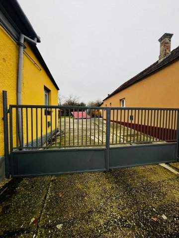 Eladó üzlethelyiség, Bolhóban 13.9 M Ft / költözzbe.hu