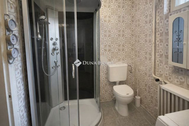 Eladó családi ház, Csákváron 64.9 M Ft, 5 szobás