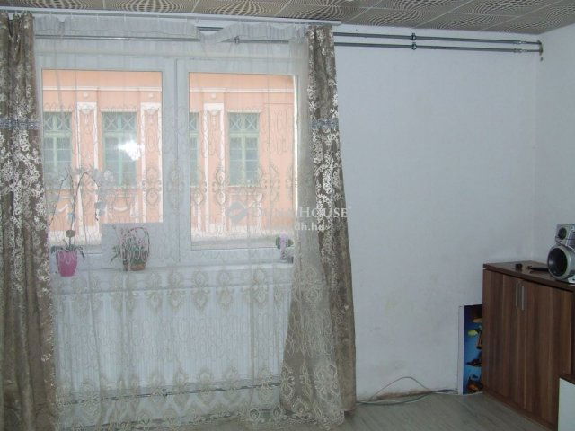 Eladó családi ház, Esztergomban 119.9 M Ft, 6 szobás