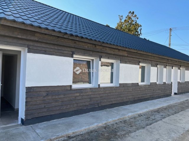 Eladó családi ház, Neszmélyen 40.5 M Ft, 2 szobás