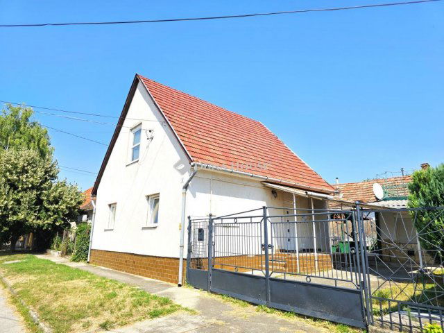 Eladó családi ház, Siklóson 38.9 M Ft, 3 szobás