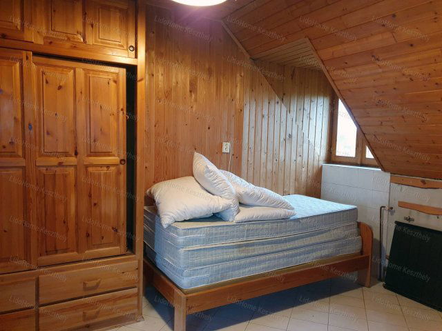 Eladó üzlethelyiség, Kéthelyen 170 M Ft, 4 szobás