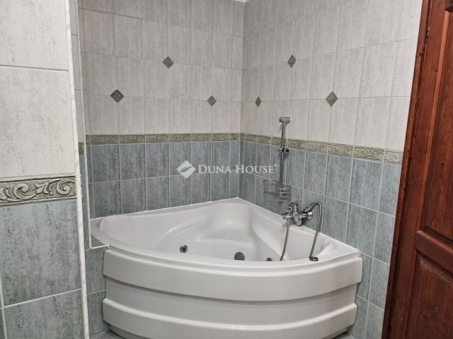Eladó családi ház, Fóton 131 M Ft, 4+1 szobás